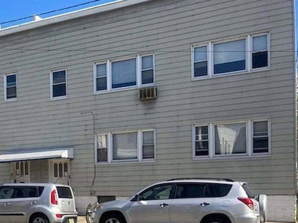 50 Humphrey Ave