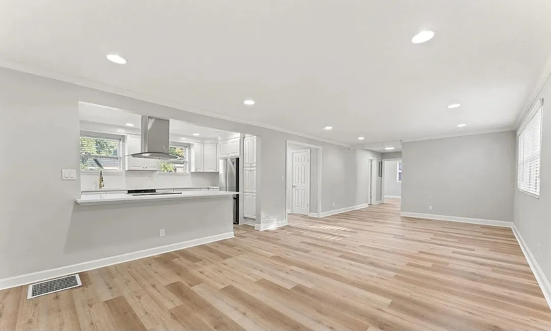 4 bed, 2303 sqft, $2,800 — Photo 3