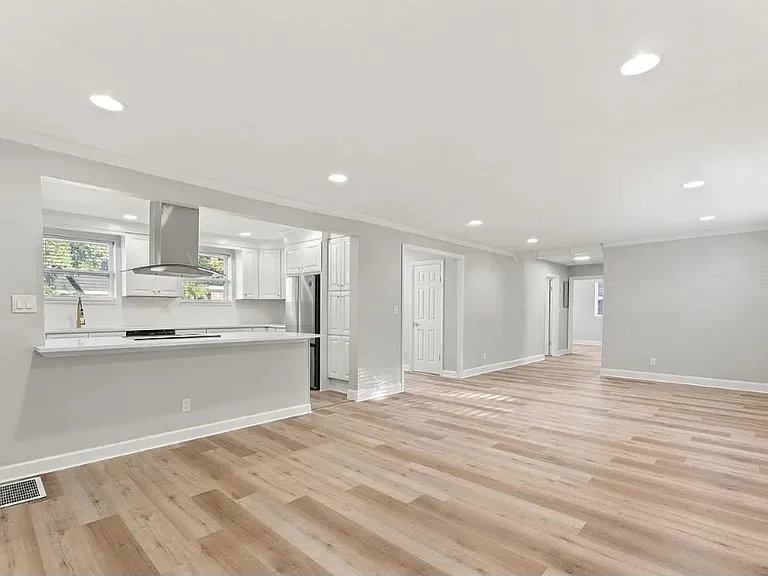 1554 Shirl Ln — Photo 3
