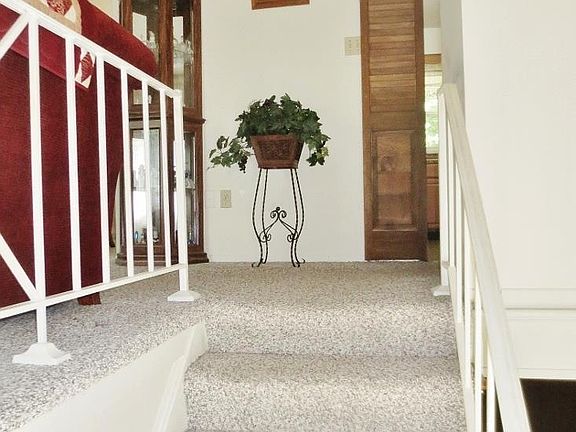 3rd image of 22 Acorn Ave