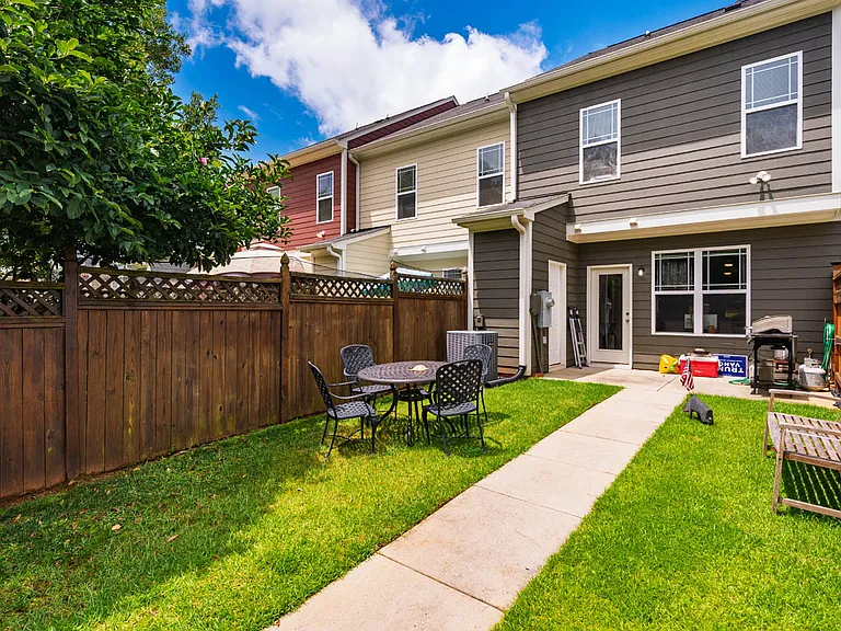 76 Millbrook Dr — Photo 24