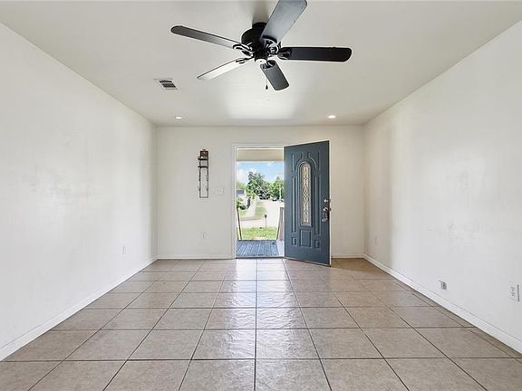3rd image of 5140 Warrington Dr