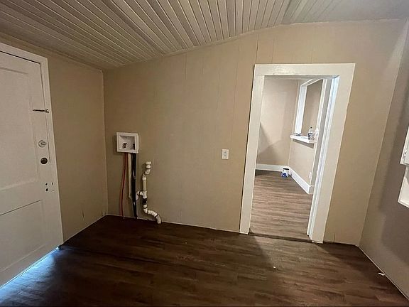 5th image of 215 Maple St