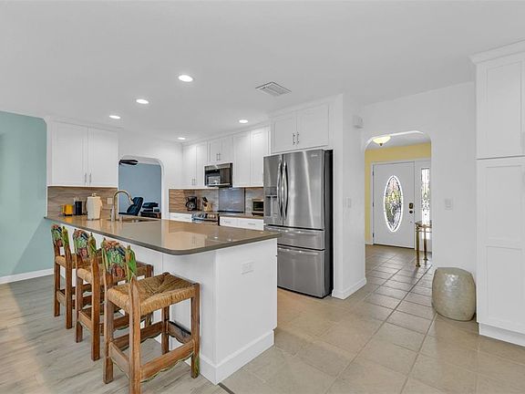 3rd image of 610 Eleuthera Dr
