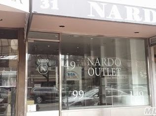 31 Middle Neck Rd, Great Neck, NY 11021