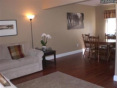 3rd image of 7037 Edgecliff Dr
