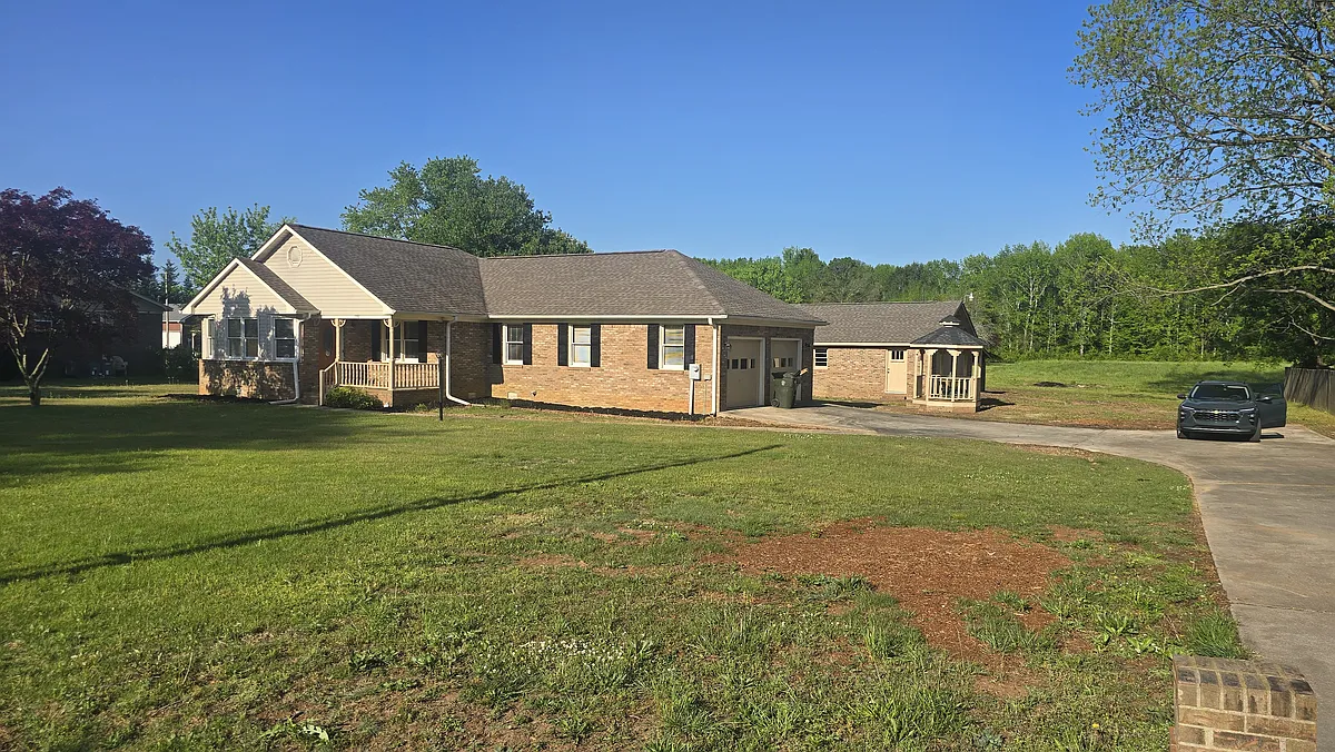 Building Photo - 396 Butter & Egg Rd