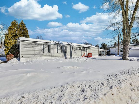 2nd image of 16 Buttonwood Lane