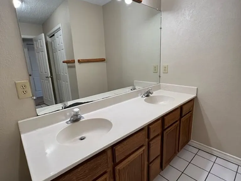 13913 Dasmarinas Dr — Photo 32