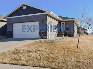 3704 S Outfield Cir, Sioux Falls, SD 57110