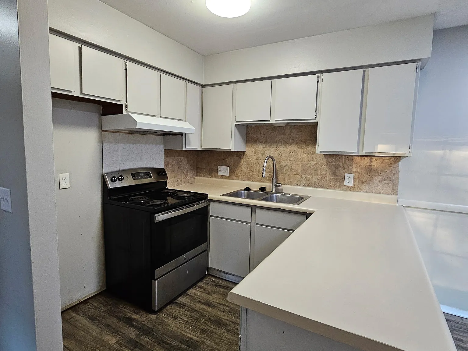 1002 Vincent Ct — Photo 1