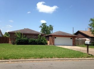 2 N Heights Dr, La Marque, TX 77568