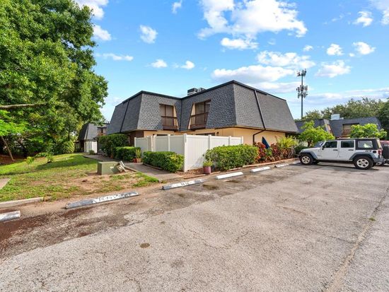 8118 OAK TRACE WAY #C, Tampa, FL 33634