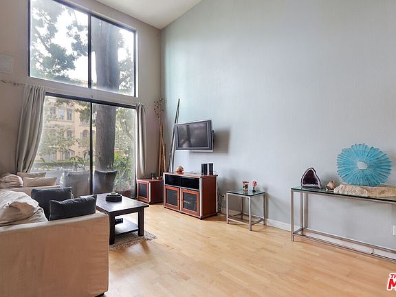 4th image of 11753 Mayfield Ave #7