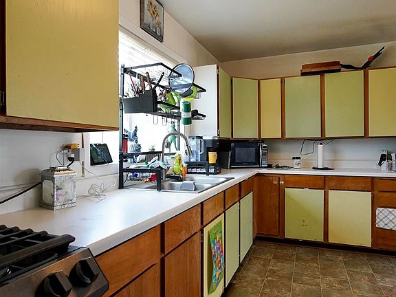 4th image of 1524 Custer Avenue