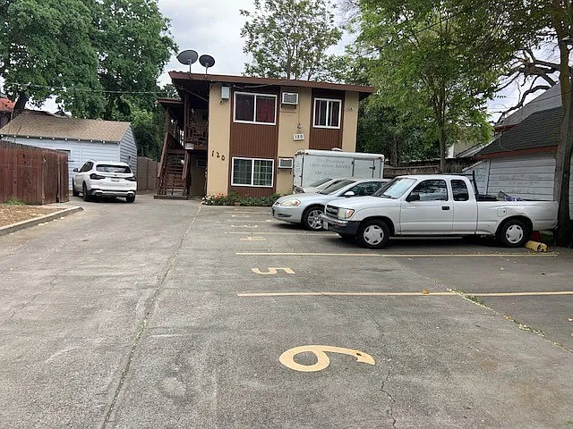 120 W Magnolia St #6 — Photo 1