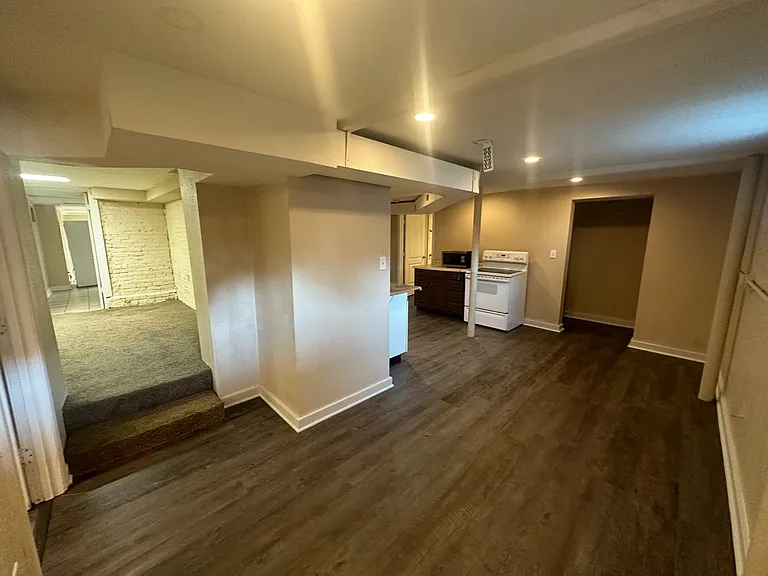 2415 Duncan St — Photo 17
