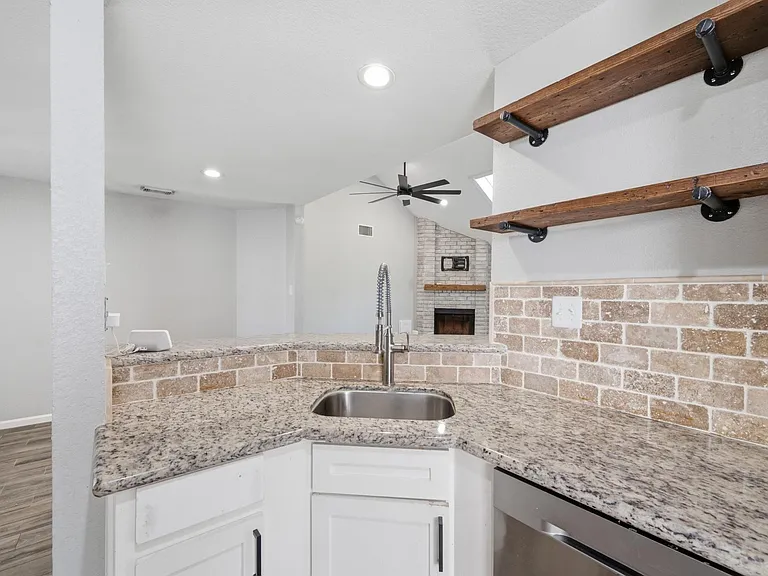 1805 Whitebriar Dr — Photo 10