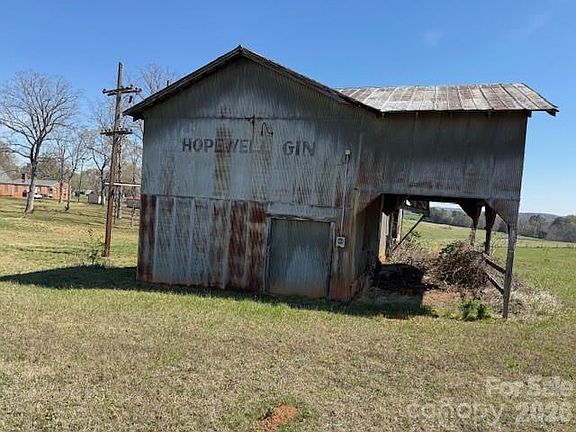 5th image of 2374 Hollis Rd