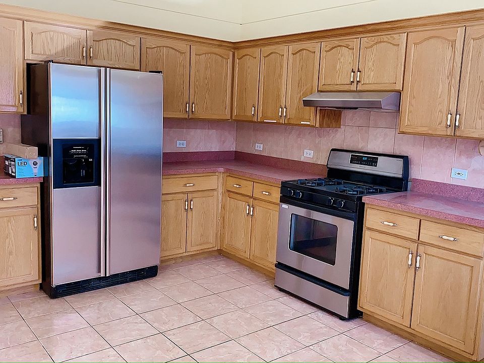 2nd image of 7833 W 90th Pl