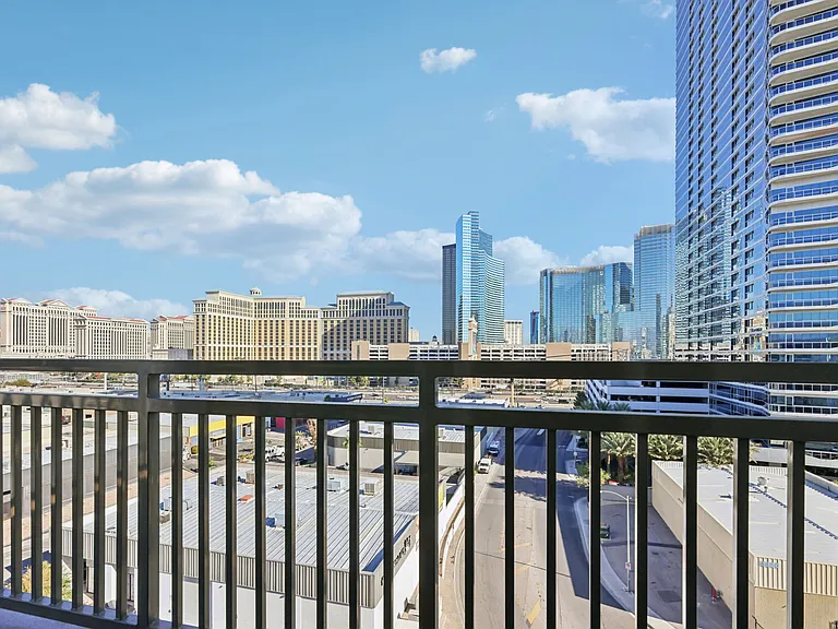 Lura Vegas Apartments — Photo 74