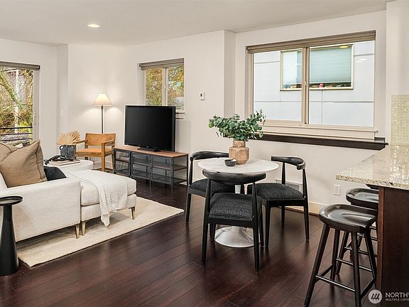 4th image of 9611 Roosevelt Way NE #A
