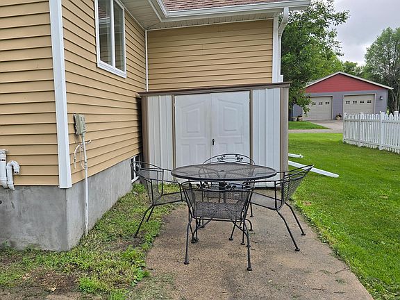 2nd image of 105 3rd Ave N
