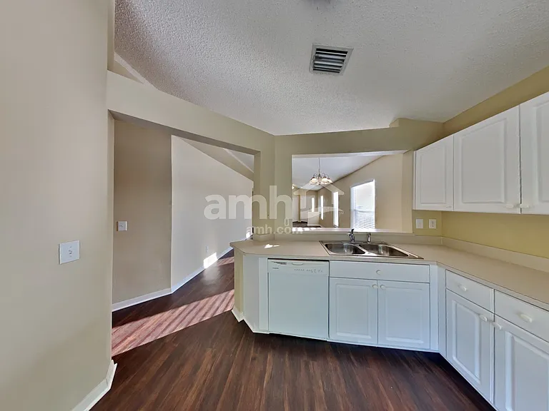 22747 Saint Thomas Cir — Photo 3