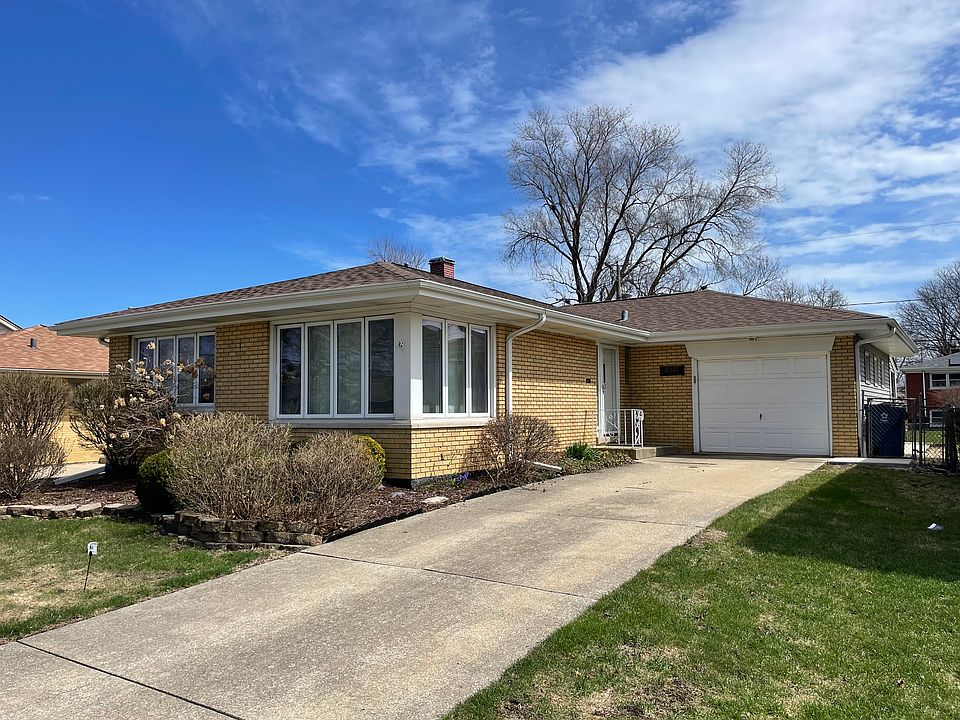 2000 Sf 4br 2.5 bathroom ranch with full finished basement and could have related living with separate entry for basement living.
Walking distance to school and church. Freshly painted and some new appliances.