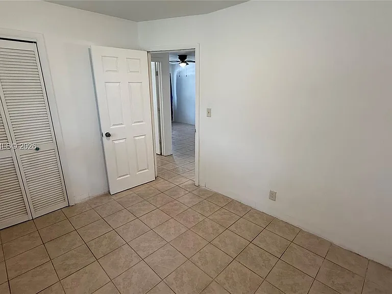 4940 SW 28th Ter #S — Photo 9