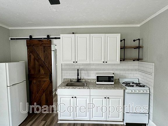 5th image of 236 10th Ave NE APT 10