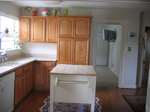 2nd image of 9 Brewster St