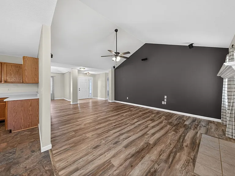 903 Tyra Ln — Photo 10