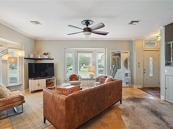 3rd image of 6524 Catina St