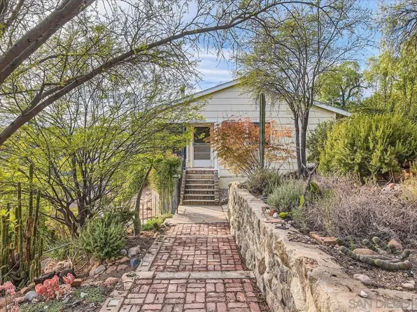 10810 Palm Row Dr, Lakeside, CA 92040