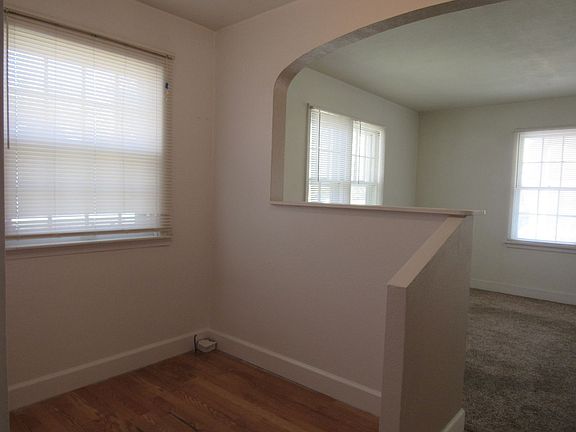 4th image of 162 S Beverly St