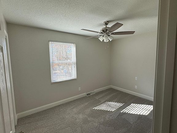 5th image of 2422 Southview Dr