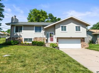 1138 Michelle Pkwy, Papillion, NE 68046