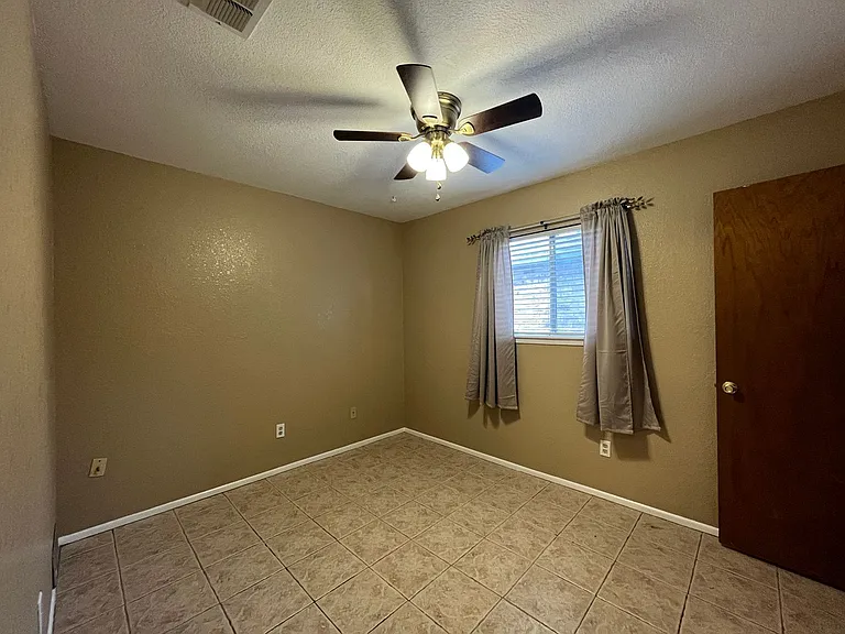 2118 Meadowgrove Dr — Photo 21