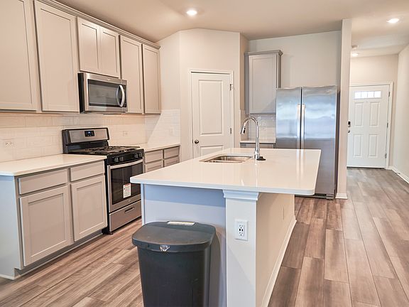 2nd image of 1428 Settlers Glen Dr