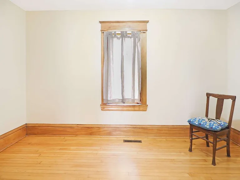 1182 Woodbridge St — Photo 4