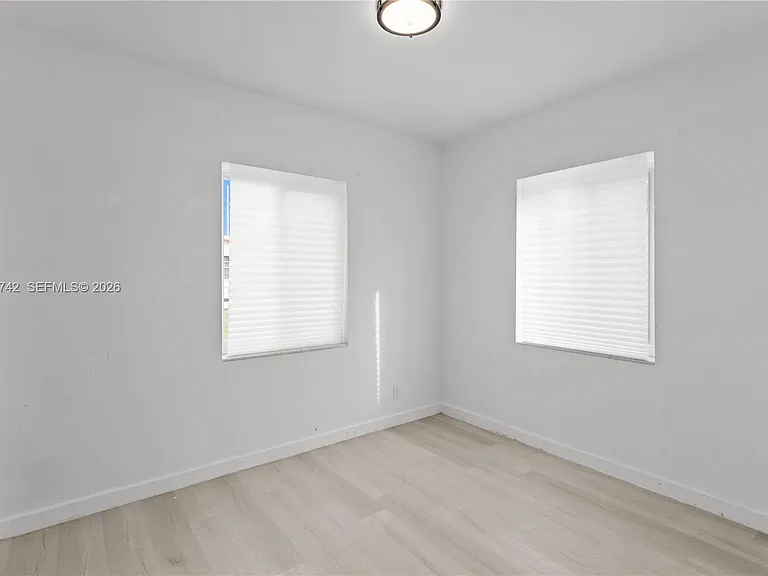 400 NW 47th St — Photo 4