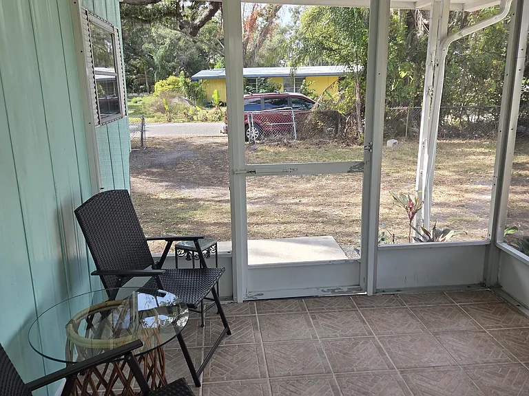 300 Pinewood Ave — Photo 13