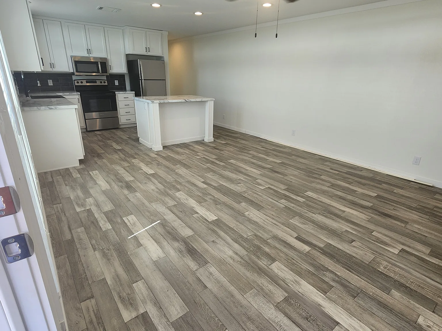 3 bed, 1140 sqft, $1,720 — Photo 4