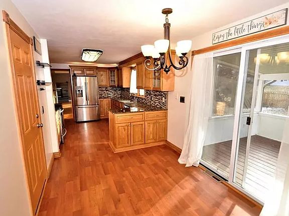 5th image of 99 Thomas Rd