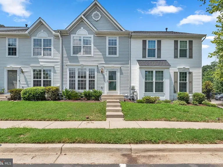 702 Horse Chestnut Ct — Photo 1