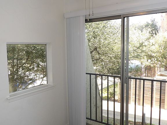 4th image of 4432 Buena Vista St APT 203