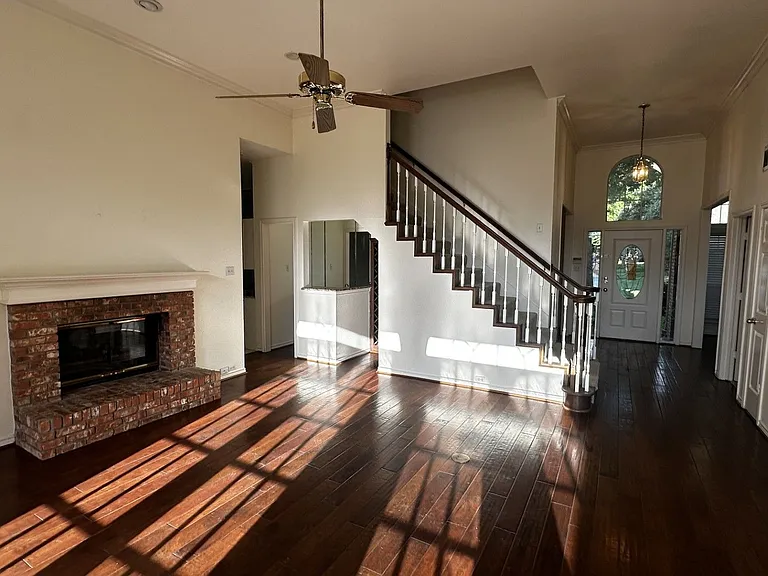 18532 Bay Pines Ln — Photo 3