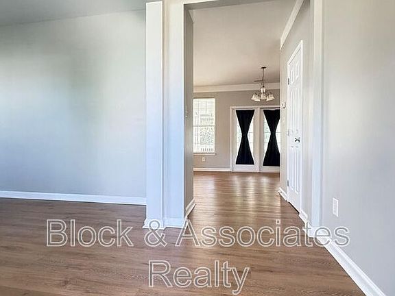 3rd image of 420 Cline Falls Dr