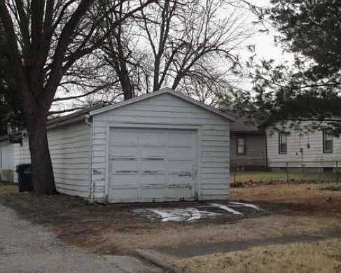 4th image of 2100 Crawford St